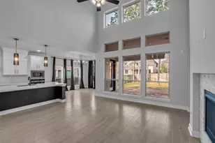 215 Flower Moon Ct, Conroe, TX 77318 - Photo 2