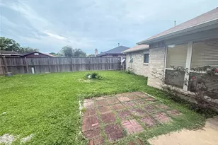 9526 Misty Bridge St, Houston, TX 77075 - Photo 10