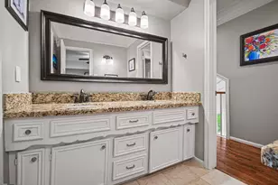 11119 Holly Springs Dr, Houston, TX 77042 - Photo 22