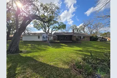 108 Van Winkle Street, Lake Jackson, TX 77566 - Photo 20