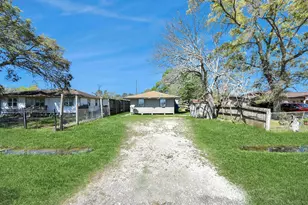 817 Church St, Crosby, TX 77532 - Photo 16