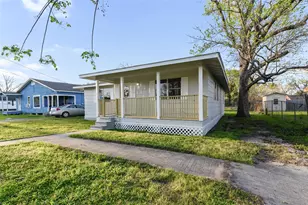 986 Dewalt St, Houston, TX 77088 - Photo 2