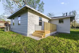 986 Dewalt St, Houston, TX 77088 - Photo 18