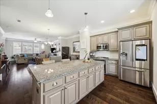 6735 Highclere Manor Ln, Houston, TX 77055 - Photo 2