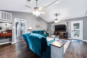 5404 Tanglebriar Dr, Dickinson, TX 77539 - Photo 8