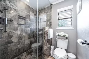 5404 Tanglebriar Dr, Dickinson, TX 77539 - Photo 18