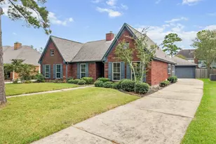 2105 Murfield Dr, League City, TX 77573 - Photo 2
