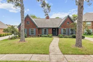 2105 Murfield Dr, League City, TX 77573 - Photo 1