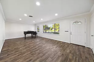 1309 Centennial Dr, Houston, TX 77055 - Photo 6