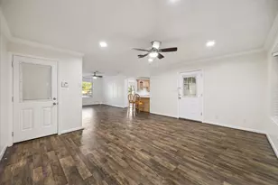 1309 Centennial Dr, Houston, TX 77055 - Photo 10