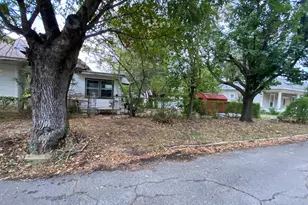 1230 W Woodard St, Denison, TX 75020 - Photo 2