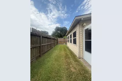 8222 Ridge Forest Drive, Houston, TX 77088 - Photo 4