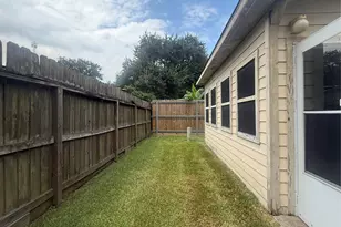 8222 Ridge Forest Dr, Houston, TX 77088 - Photo 4
