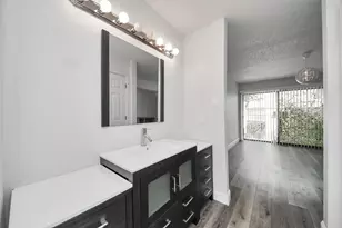 11917 Bob White Dr, Houston, TX 77035 - Photo 10