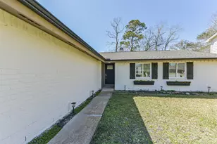 16510 Blackhawk Blvd, Friendswood, TX 77546 - Photo 2