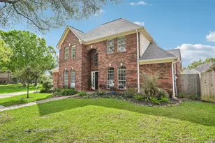 2202 Castle Bay Dr, League City, TX 77573 - Photo 2