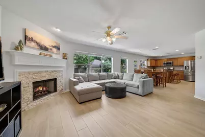 18 Orchid Grove Place, The Woodlands, TX 77385 - Photo 8