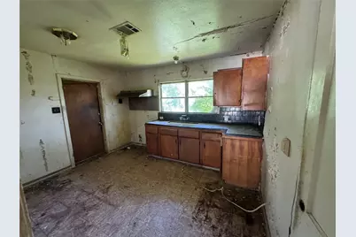 5811 Westover Street, Houston, TX 77033 - Photo 4