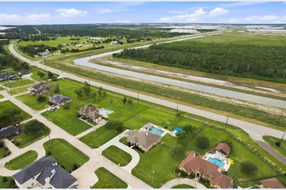 8999 Water Point Drive, Beach City, TX 77523 - Photo 48