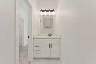 723 E 37th St, Houston, TX 77022 - Photo 8