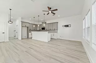 723 E 37th St, Houston, TX 77022 - Photo 12