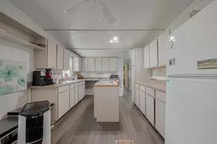 2316 Green Meadows Dr, Sealy, TX 77474 - Photo 2