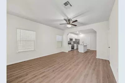 710 W Dallas St, Conroe, TX 77301 - Photo 2