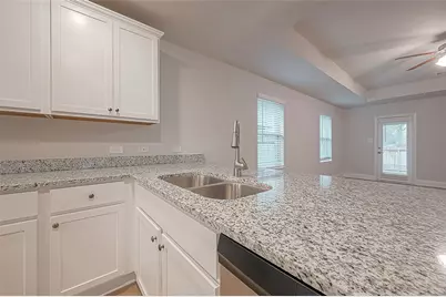 35 Greenbriar Loop, Angleton, TX 77515 - Photo 4