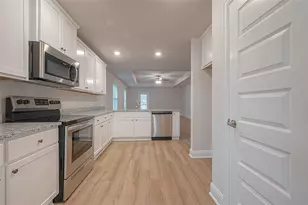 35 Greenbriar Loop, Angleton, TX 77515 - Photo 2