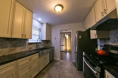 8435 Sterlingshire Street, Houston, TX 77078 - Photo 16