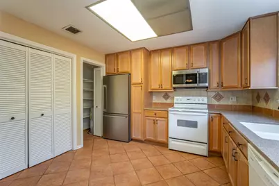 11711 Memorial Drive #621, Houston, TX 77024 - Photo 12