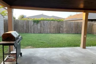 1215 Wallflower Ave, Baytown, TX 77521 - Photo 22