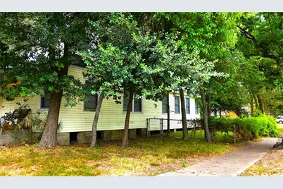 706 E Defee Avenue, Baytown, TX 77520 - Photo 2