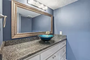 18024 Starboard Dr, Houston, TX 77058 - Photo 10