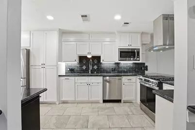 18024 Starboard Drive, Houston, TX 77058 - Photo 8