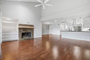 18024 Starboard Dr, Houston, TX 77058 - Photo 6