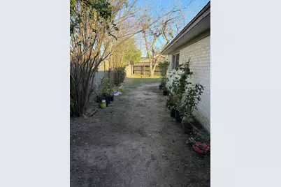 9022 Lazy River Lane, Houston, TX 77088 - Photo 10