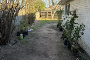 9022 Lazy River Ln, Houston, TX 77088 - Photo 10