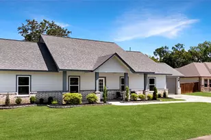 214 N Mahan, Richwood, TX 77531 - Photo 2