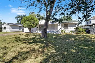 5711 Ridgeway Drive, Houston, TX 77033 - Photo 2