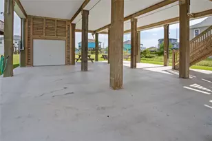 974 Mary Ann, Crystal Beach, TX 77650 - Photo 4