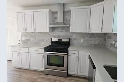 105 E Wavy Oak Circle, The Woodlands, TX 77381 - Photo 2