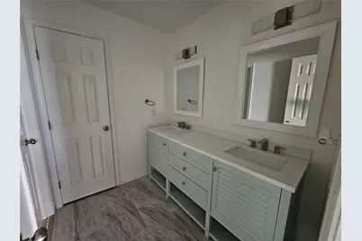 105 E Wavy Oak Circle, The Woodlands, TX 77381 - Photo 18