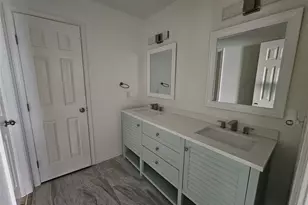 105 E Wavy Oak Cir, The Woodlands, TX 77381 - Photo 18