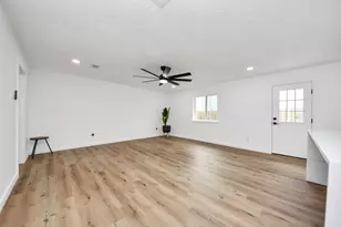 717 Phyllis Ct, Conroe, TX 77303 - Photo 10