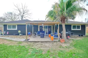 729 Newman St, Angleton, TX 77515 - Photo 16