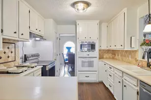 729 Newman St, Angleton, TX 77515 - Photo 8
