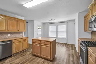 218 Lexington Ave, Clute, TX 77531 - Photo 6