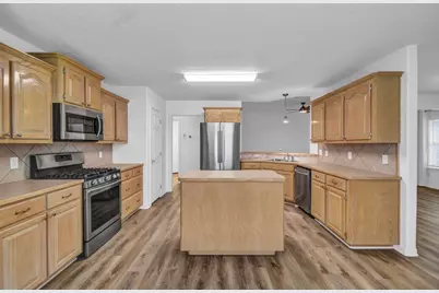 218 Lexington Avenue, Clute, TX 77531 - Photo 4