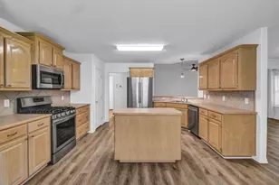 218 Lexington Ave, Clute, TX 77531 - Photo 4
